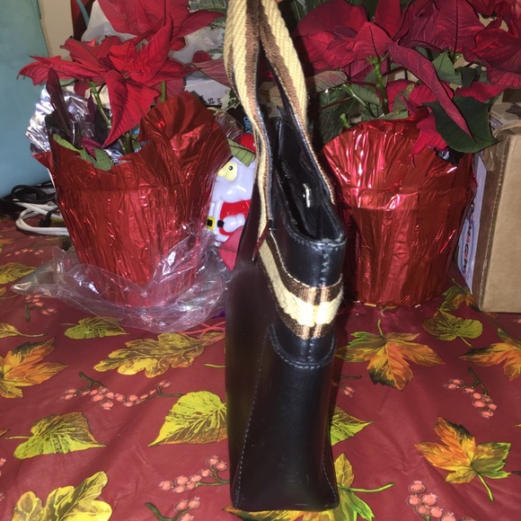 SOLD Authentic Gucci Tote - Picture 4 of 7